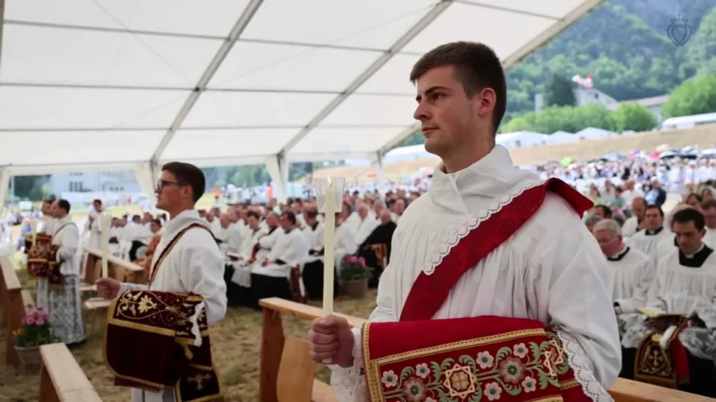 Belgian bishop offers prayers to newly ordained SSPX priest